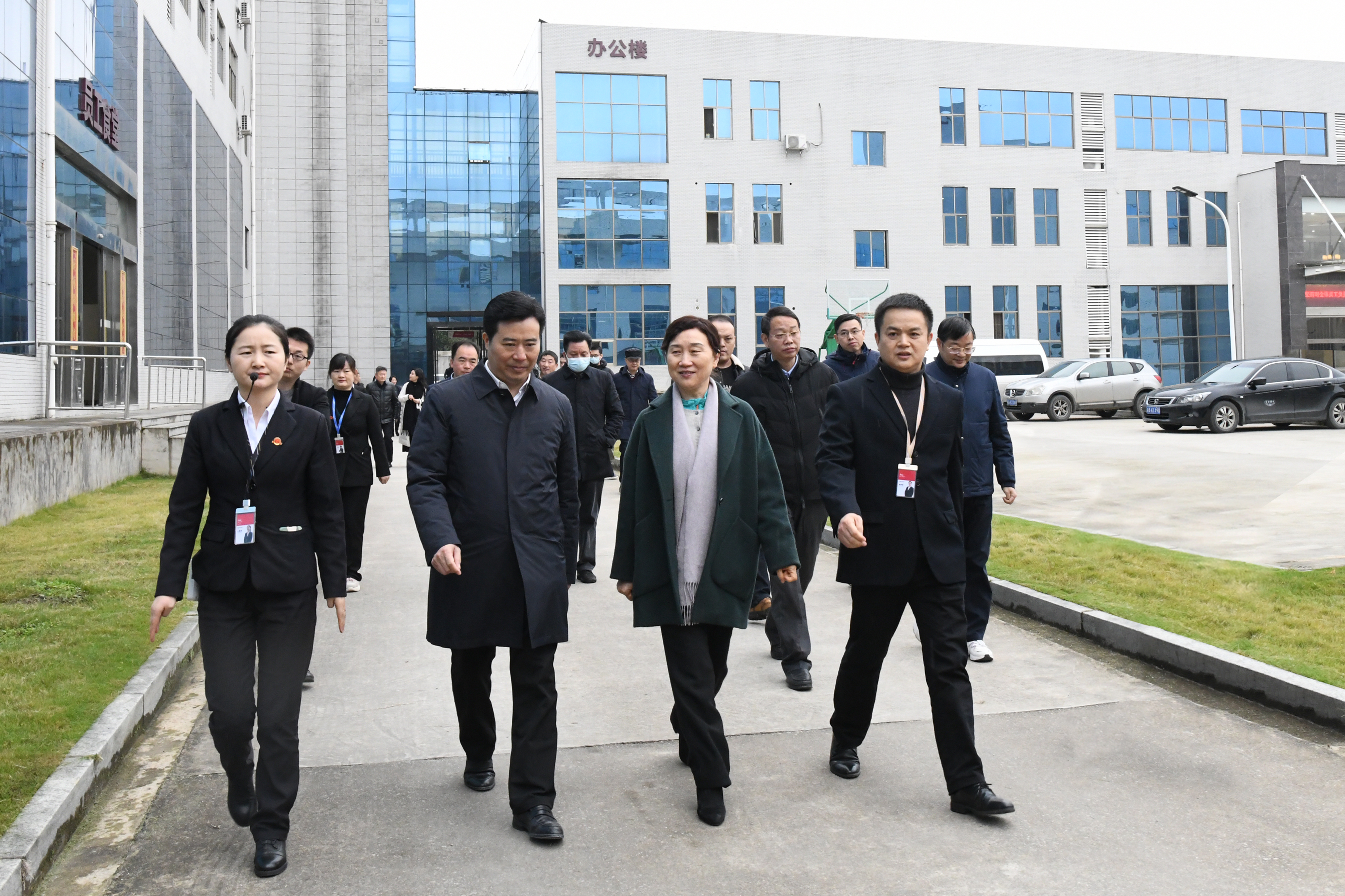 湖南省政协主席李微微率队莅临开云kaiyun(中国)调研指导工作